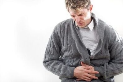 Bolesť v dolnom bruchu u človeka s prostatitídou